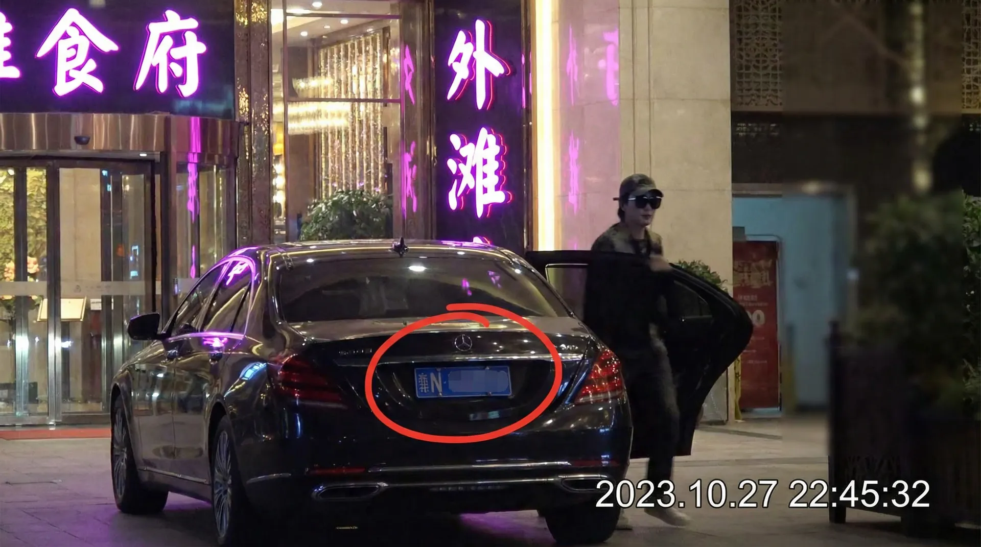 aaa免费的电视剧在线看 - 豪车餐厅外偷拍